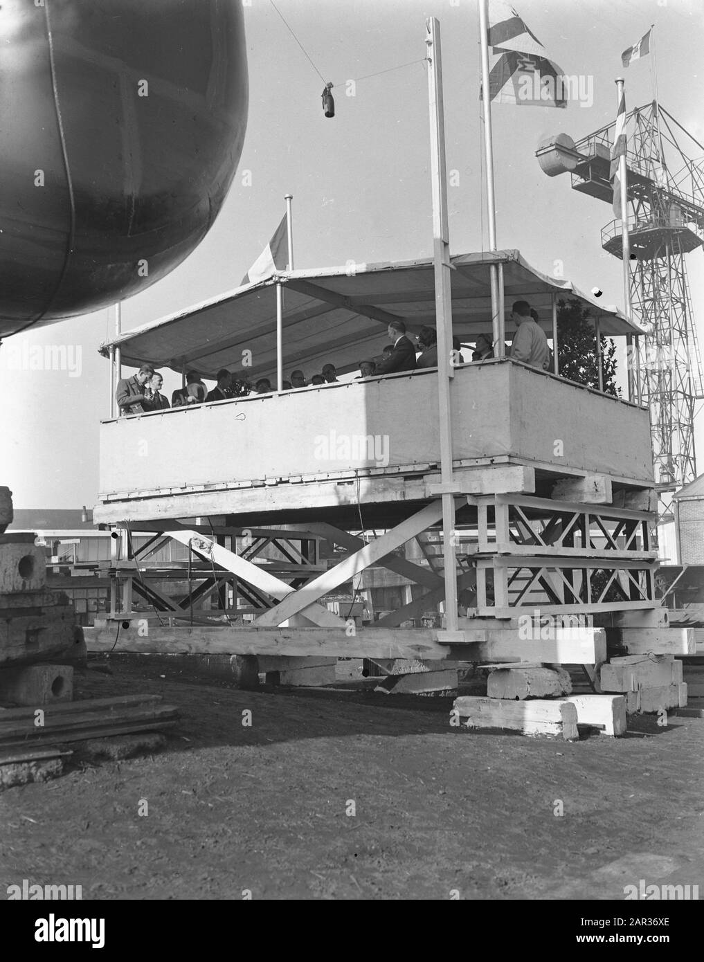 Tewaterlating Diesel Electric Piston for Panama, Yard Amsterdam Datum: 22. Oktober 1955 Standort: Amsterdam, Noord-Holland Schlüsselwörter: Tewaterlatingen Stockfoto