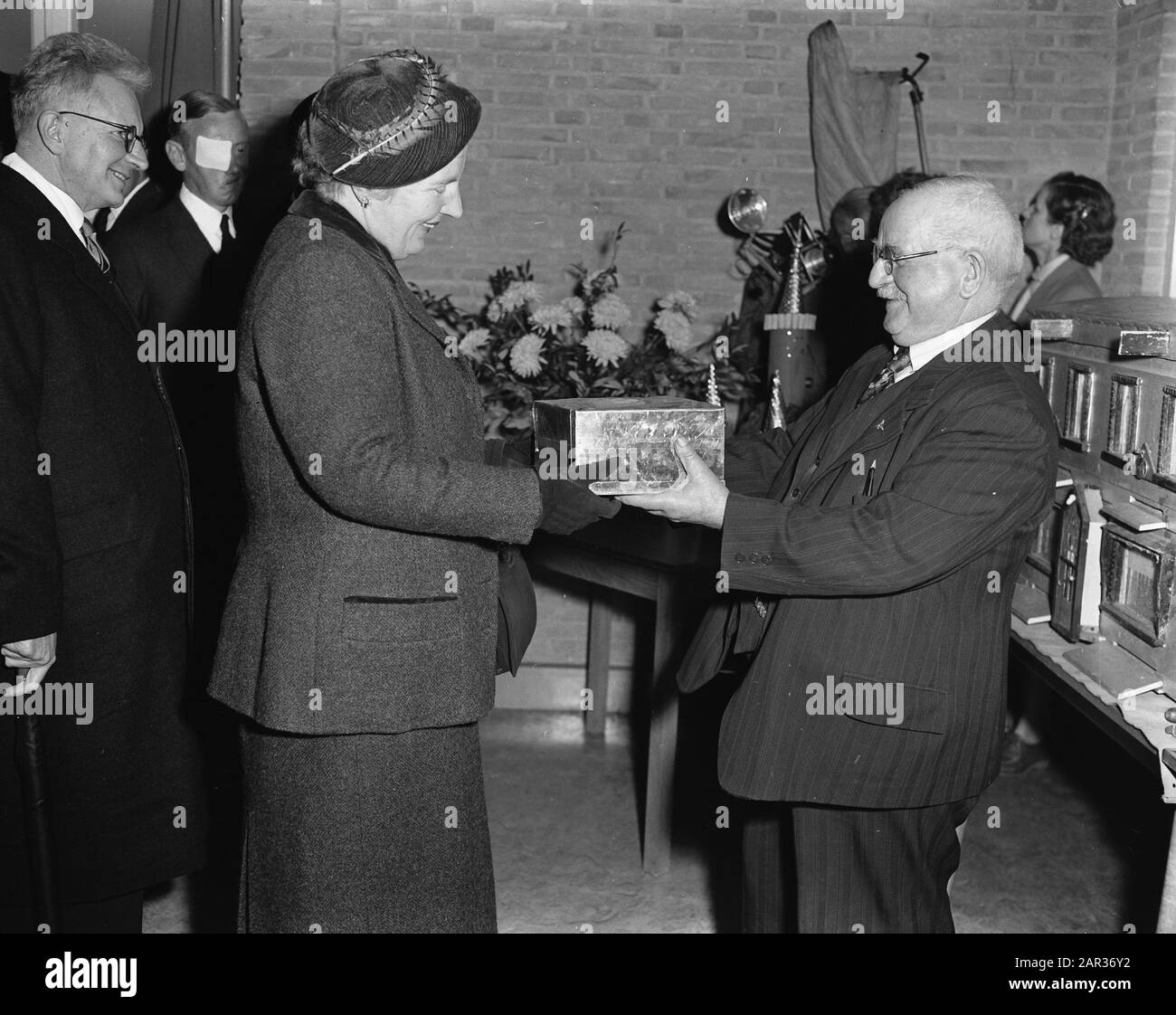 Arbeitsbesuch der Königin zu Drenthe Datum: 18. November 1955 Ort: Drenthe Schlüsselwörter: Königin, Arbeit Besuche persönlicher Name: Juliana, Königin Stockfoto