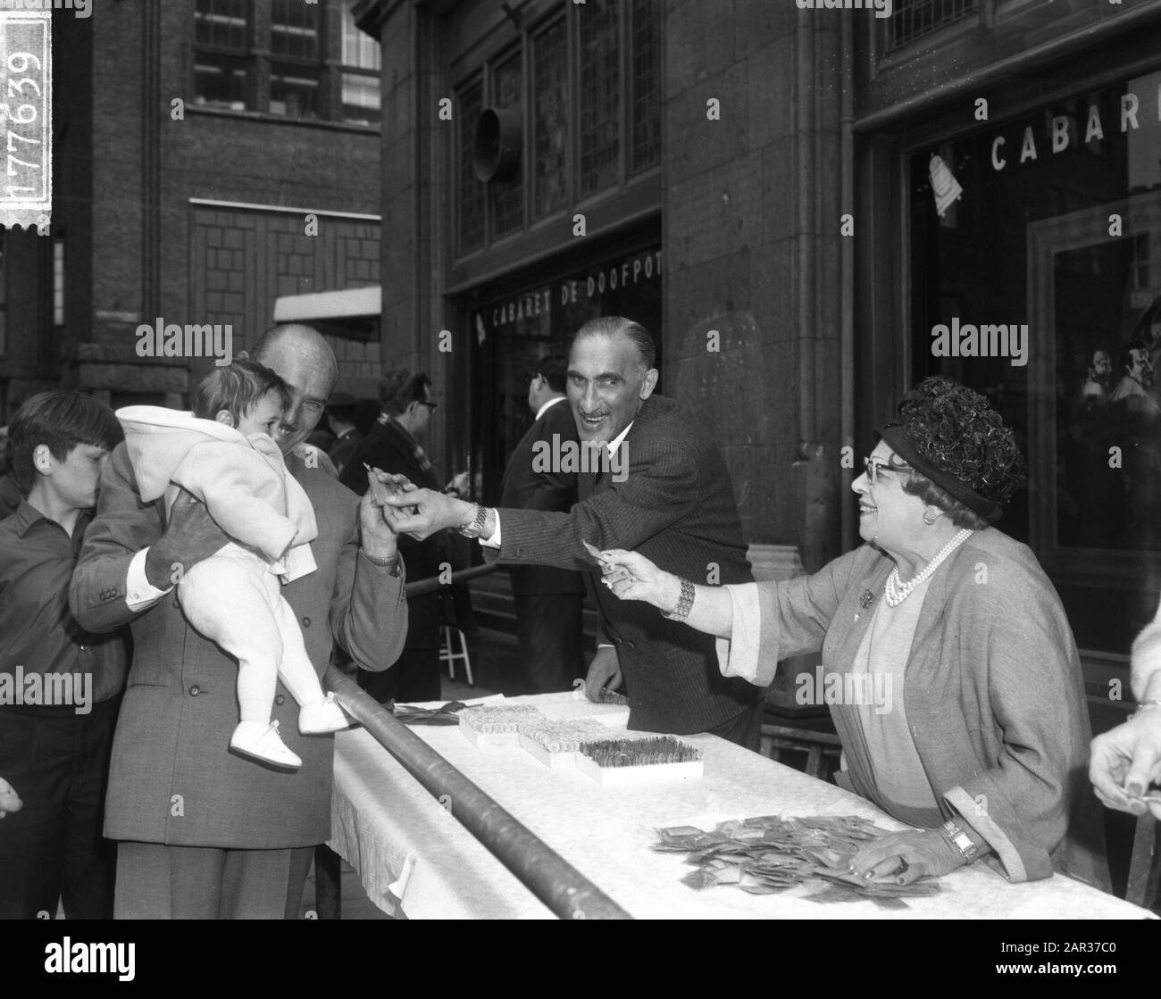 Aufgabe de Gruyter, der Lagerort von Max Tailleur, Rembrandtsplein Datum: 12. Mai 1965 Personenname: Gruyter, Tailleur, Max Stockfoto