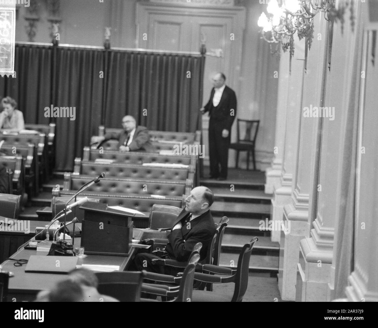 Interpellation Second Chamber About Vietnam, Minister Luns Datum: 14. Juli 1965 Ort: Vietnam Schlüsselwörter: Interpellations, Political Personname: LUNs, J.A.M. H., Luns, Joseph Stockfoto