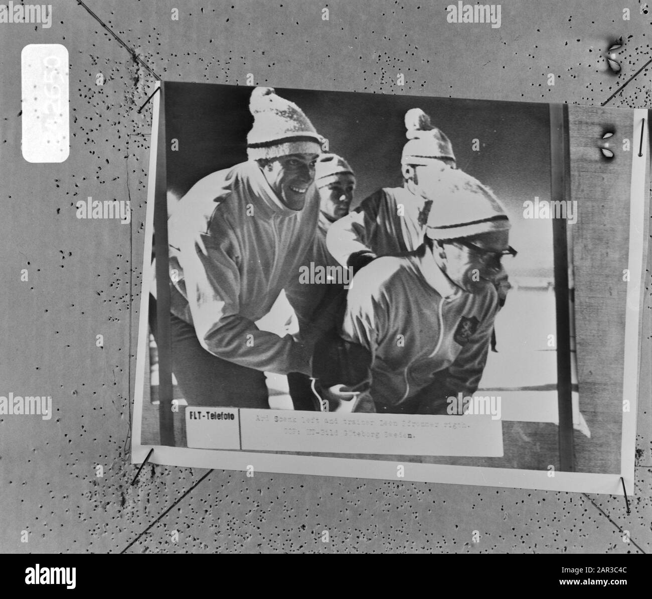 Skating World Championships der Herren, Gothenburg; Schenk (links) und Pfrommer Anmerkung: Repronegativdatum: 12. Februar 1971 Ort: Gothenburg Schlagwörter: Skating, Sport, Weltmeisterschaften Stockfoto