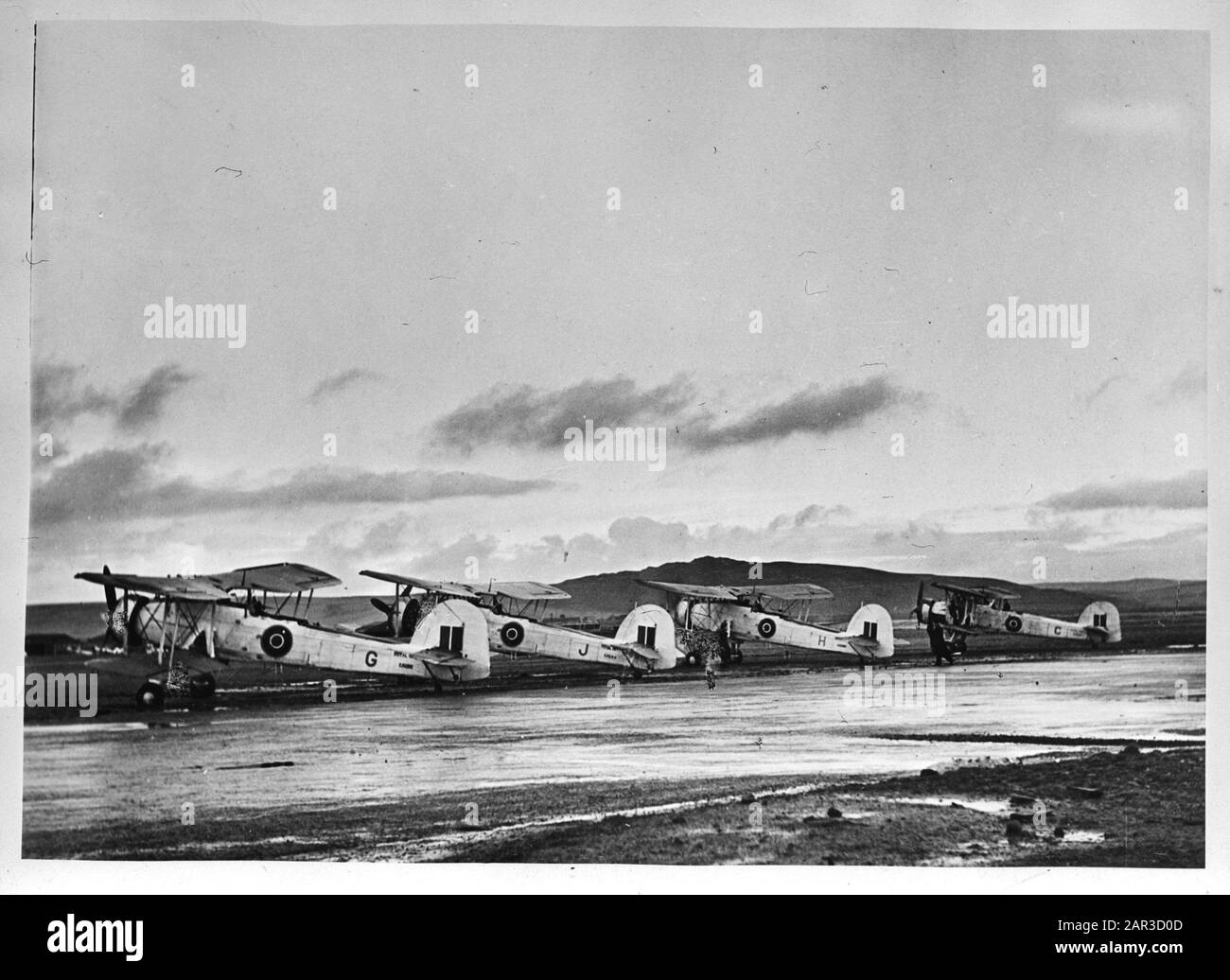 Schwertfische des Marine Aviation Service. Anmerkung: Niederländische Marineflieger flogen In den Jahren 1943 und 1944 Schwertfischtorpedoflugzeuge von Flugzeugträgern beim britischen Fleet Air Arm, hauptsächlich in 860 Squadron. Vier Schwertfischflugzeuge stürzten mit niederländischen Piloten an Bord, in der Nordsee, der irischen See und dem Atlantik ab. Sieben Niederländer starben, von denen vier vermisst wurden und Datum blieben: {1943-1944} Ort: Großbritannien Schlagwörter: Luftwaffe, Marine, Weltkrieg, Flugzeug-Institutionenname: MLD, Schwertfisch Stockfoto