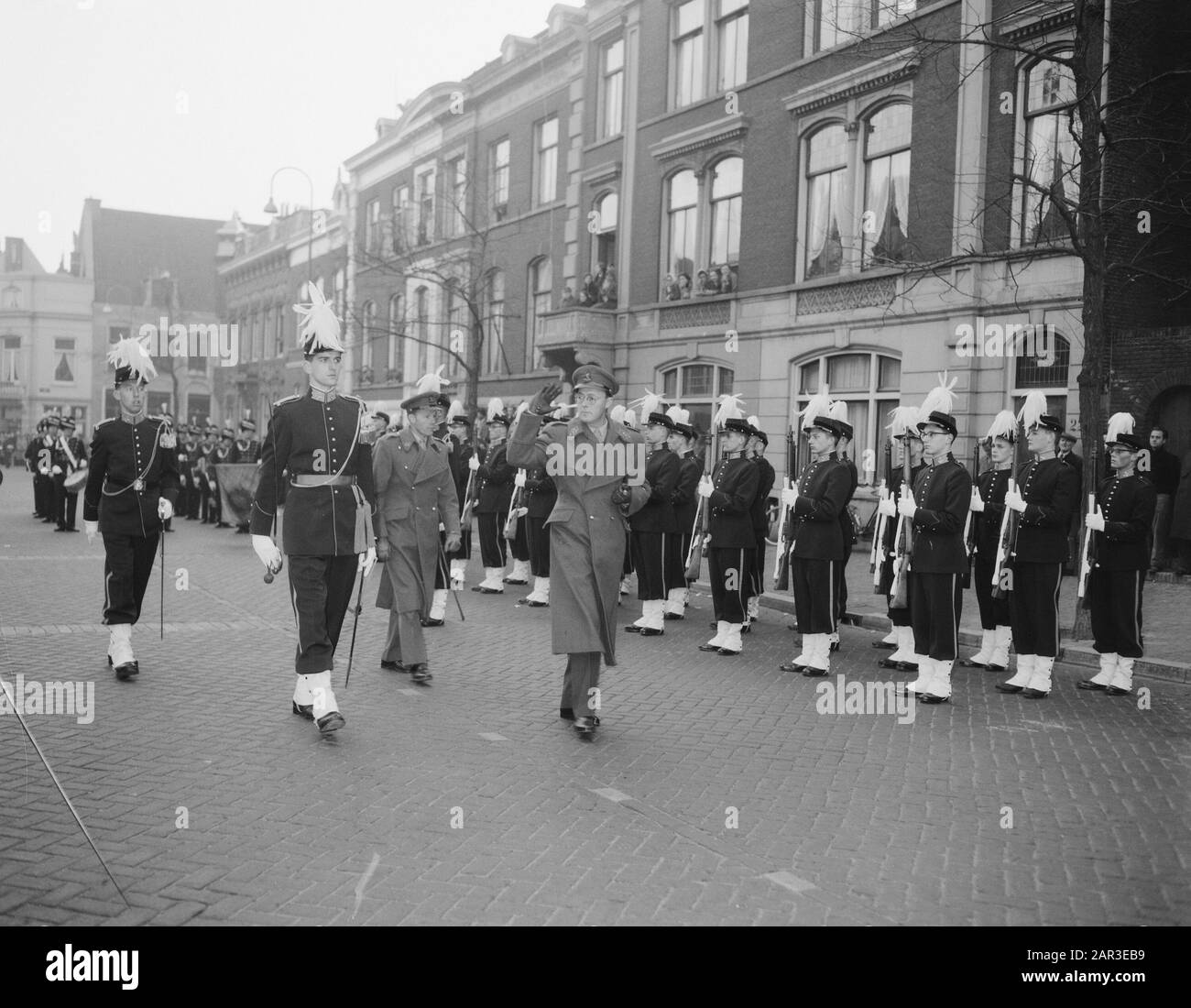 Neue Uniformen für Utrechter Studenten Weatherability Datum: 3. Dezember 1957 Ort: Utrechter Schlüsselwörter: Studenten, UNDERSES Stockfoto