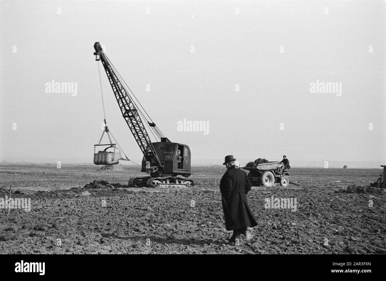 Draglines, Arbeiter, Müllcontainer, Schubladen, Duivense Broek Datum: April 1949 Ort: Duivense Hose Stichwörter: Arbeiter, Draglines, Müllcontainer, Laden Stockfoto