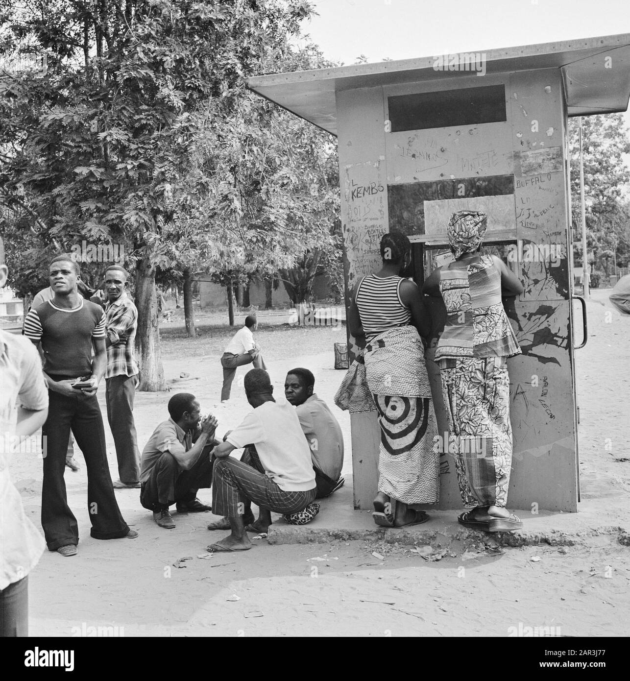 Zaire (ehemals Belgischer Kongo) Streetscape in Kinshasa Datum: 24. Oktober 1973 Ort: Kongo, Kinshasa, Zaire Schlüsselwörter: Kongolesen, Stadtansichten Stockfoto