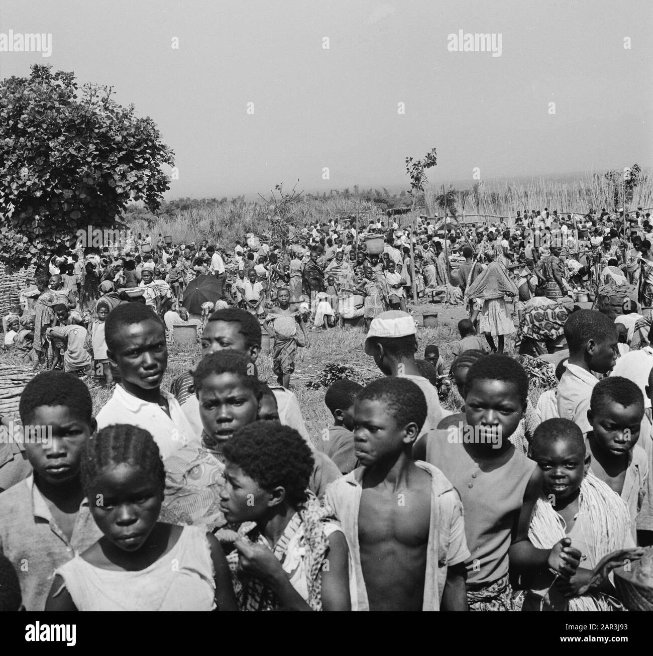 Zaire (ehemals Belgischer Kongo) Menschen auf dem Land Datum: 24. Oktober 1973 Ort: Kongo, Zaire Schlüsselwörter: Landschaften, Menschenmassen Stockfoto