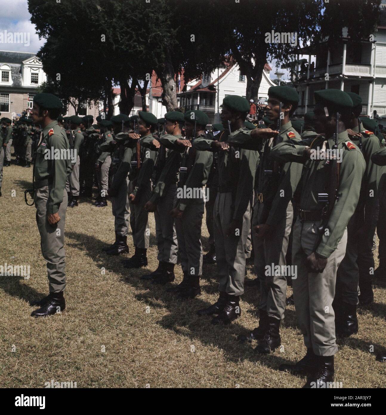 Surinamesische Armee in Aktion Datum: November 1975 Ort: Suriname Schlüsselwörter: Leger Stockfoto