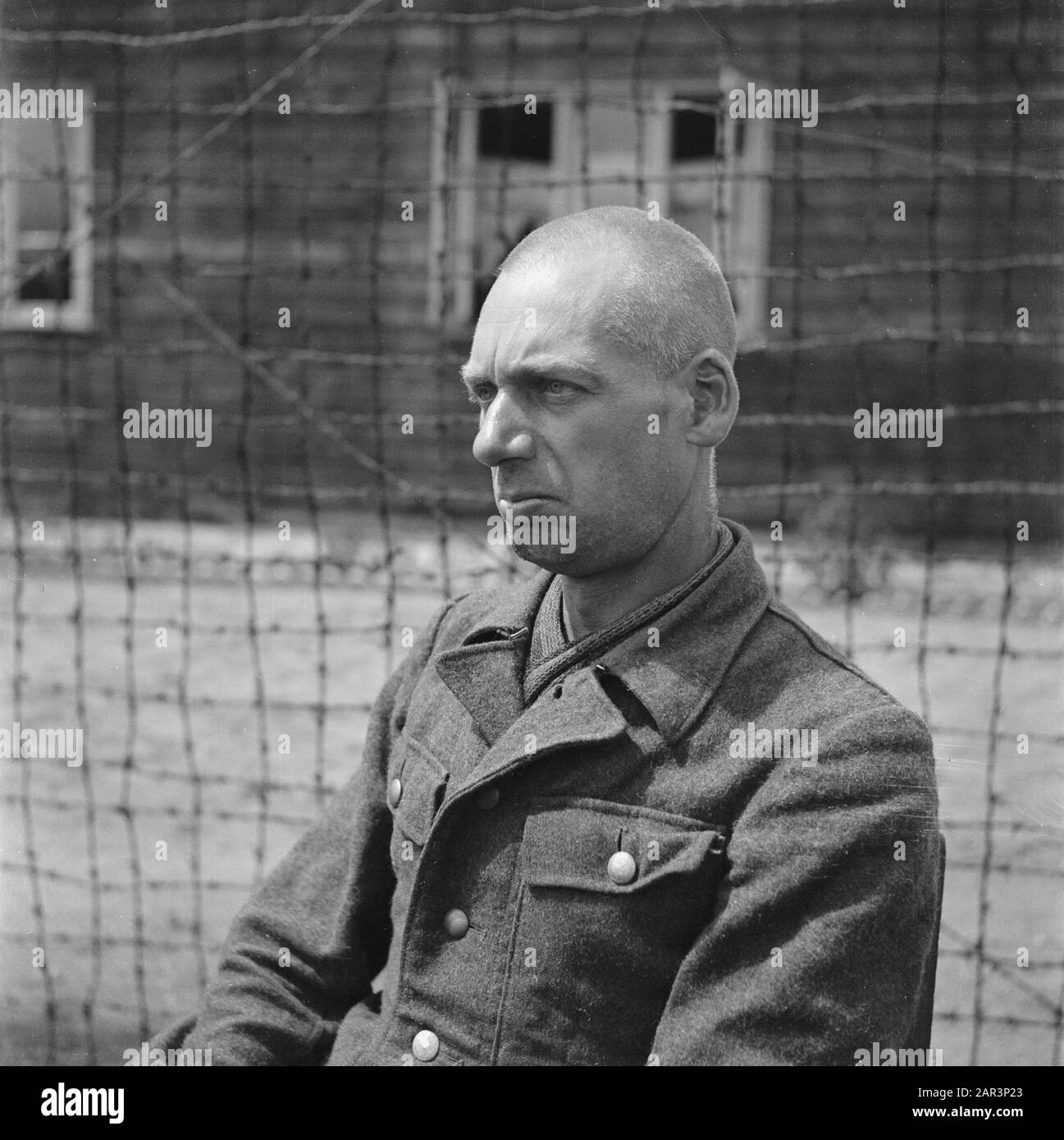 Camp Amersfoort, Internierungslager für Kriegsverbrecher und Kollaborateure [Ein internierter ehemaliger Lagerhalter nach Balshaving] Datum: 1945 Ort: Amersfoort Schlüsselwörter: Internierungslager, Kriegsverbrechen, Weltkrieg Stockfoto