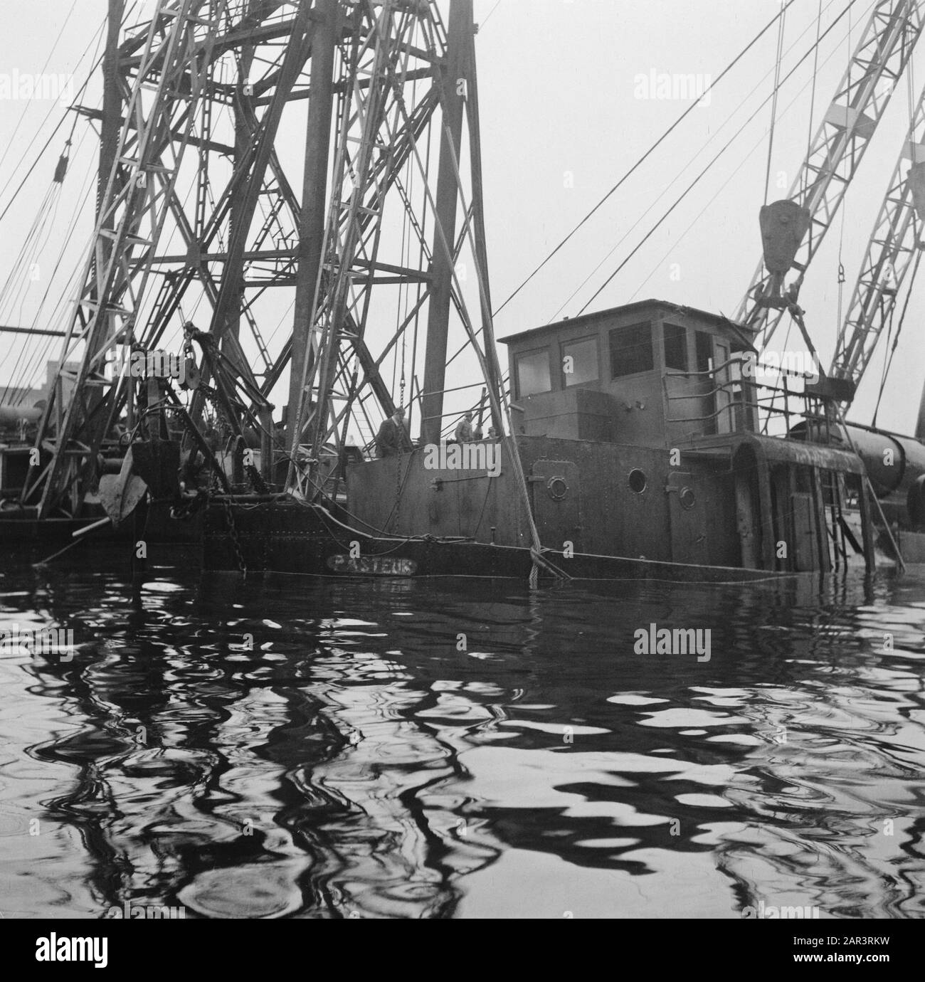 Reparaturhafen Amsterdam Zweiter Weltkrieg, Wiederherstellungsdatum: 1945 Ort: Amsterdam, Noord-Holland Schlüsselwörter: Erholung, zweiter Weltkrieg Stockfoto