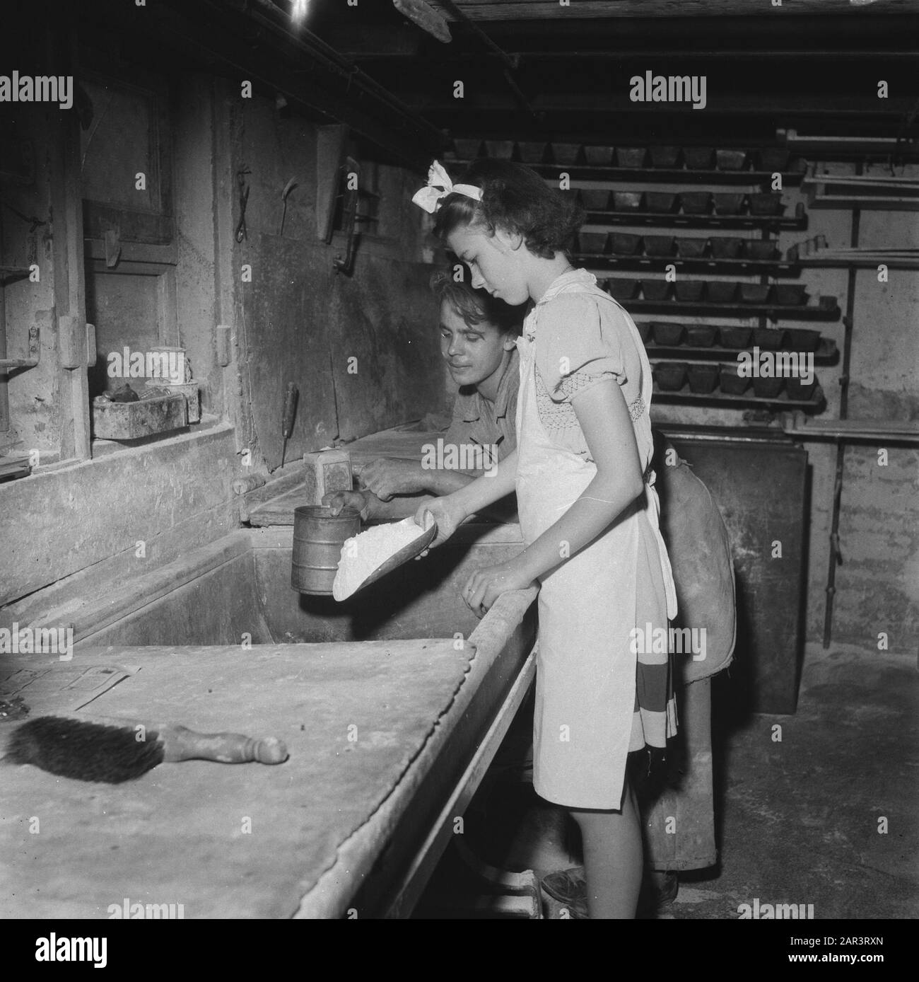Kindersendung im öffentlichen Gesundheitswesen in England, Kinderdatum: September 1945 Schlagwörter: Kinder, öffentliche Gesundheit Stockfoto