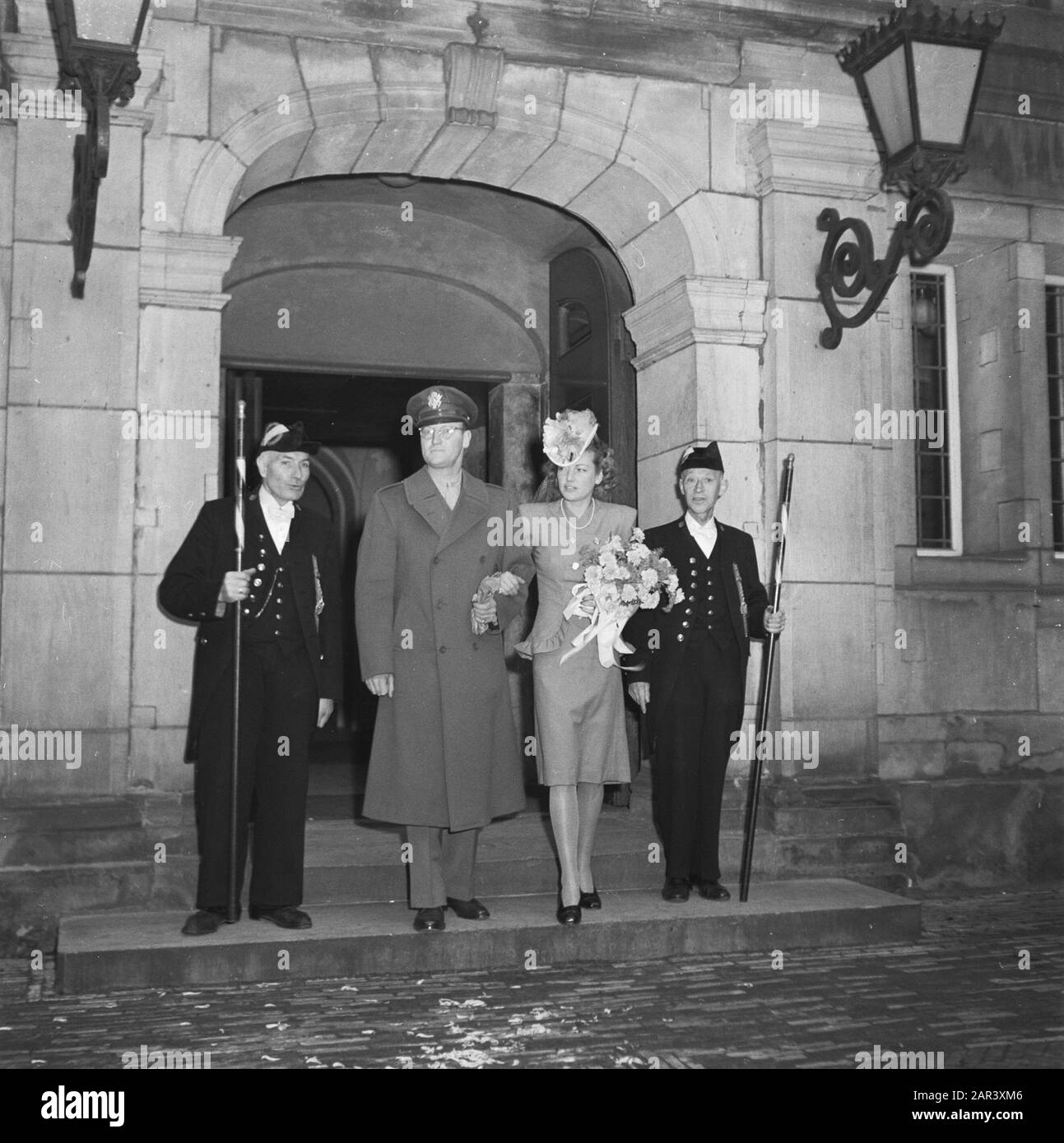 Bericht: Heirat von Kapitän van Heukelom Datum: 26. November 1945 Schlüsselwörter: Ehen, Offiziere persönlicher Name: Heukelom van Stockfoto
