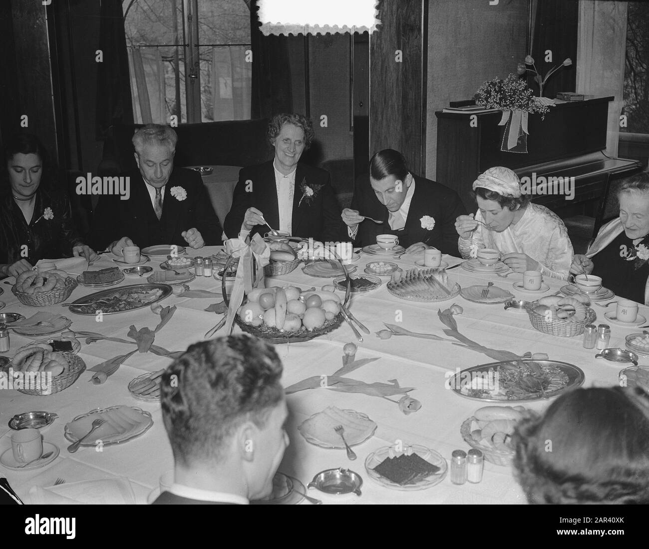 Hochzeit Reportage Riemvis Vondelstraat 58 Amsterdam Datum: 8. März 1952 Ort: Amsterdam, Noord-Holland Schlüsselwörter: Hochzeiten Stockfoto