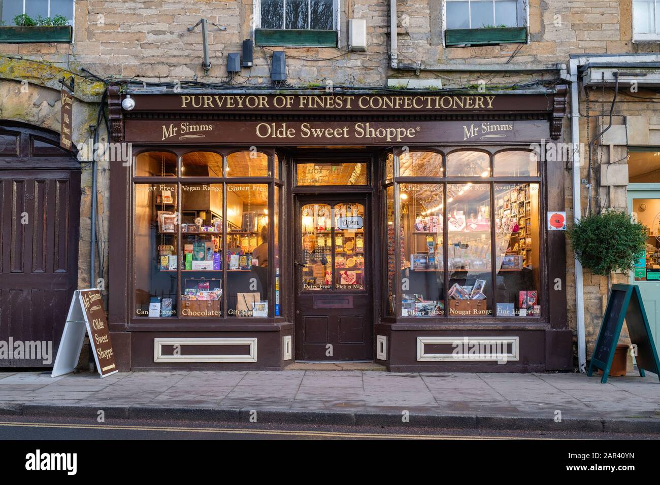 Herr Simms Olde Sweet Shoppe. Old Sweet Shop, Chipping Norton, Cotswolds, Oxfordshire, England Stockfoto