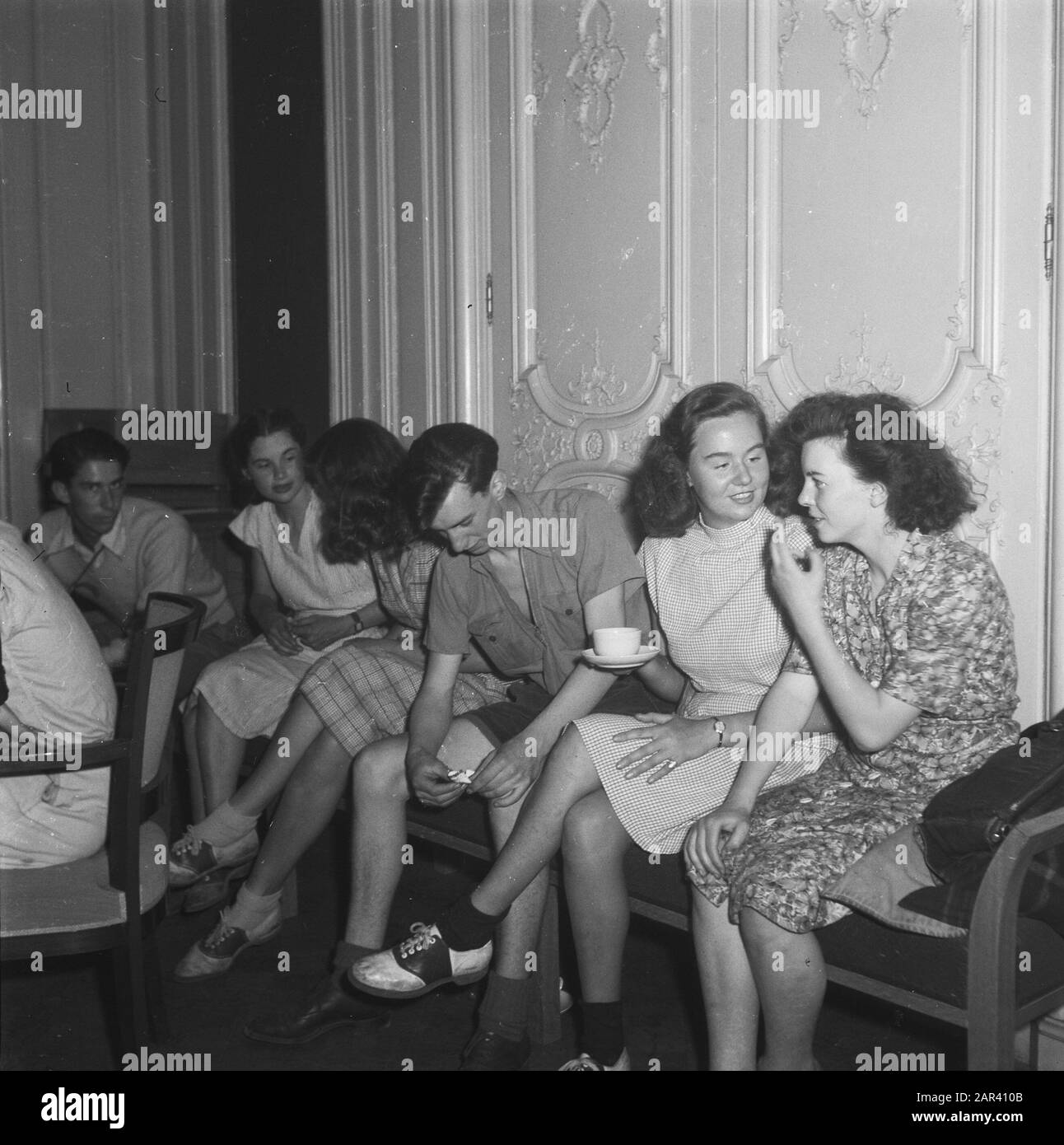 Englische und amerikanische Traktoren im Bildungsministerium Datum: 15. Juli 1946 Name Der Einrichtung: Ministerium für Bildung und Wissenschaft Stockfoto