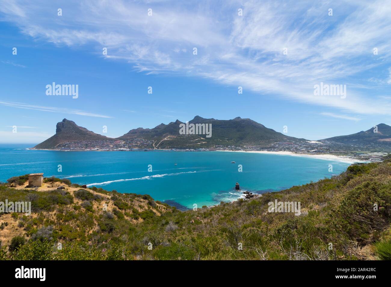 Atemberaubende Aussicht auf den Chapman's Peak am Meer eingefangen In Südafrika Stockfoto