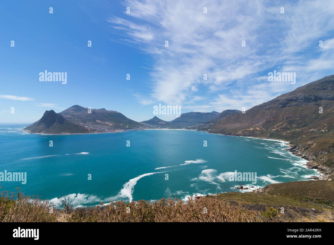 Atemberaubende Aussicht auf den Chapman's Peak am Meer eingefangen In Südafrika Stockfoto