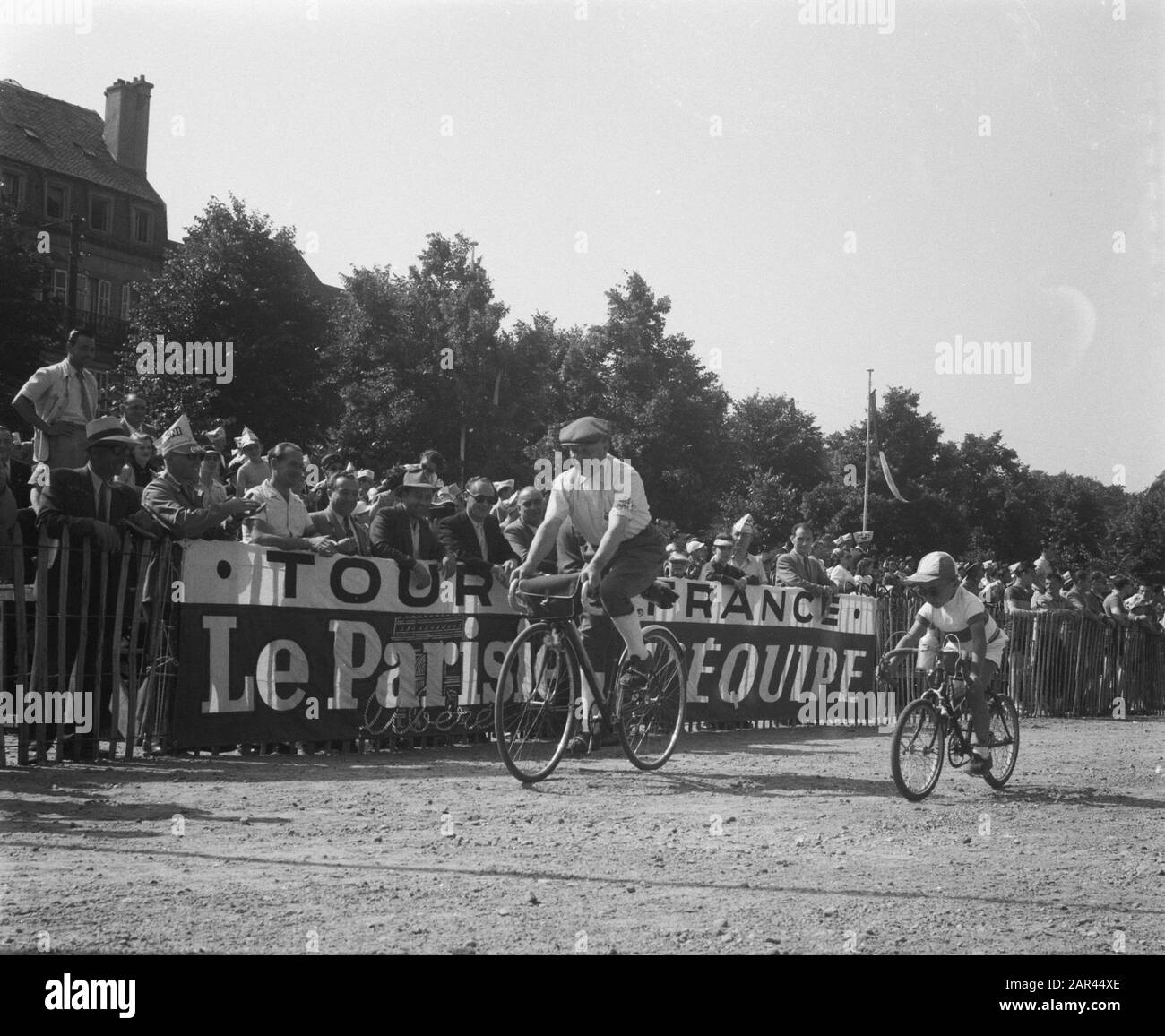 Tour de France. Älteste und jüngste Radfahrer Datum: 4. Juli 1951 Ort: Frankreich Schlagwörter: Sport, Radsport Name Der Einrichtung: Tour de France Stockfoto