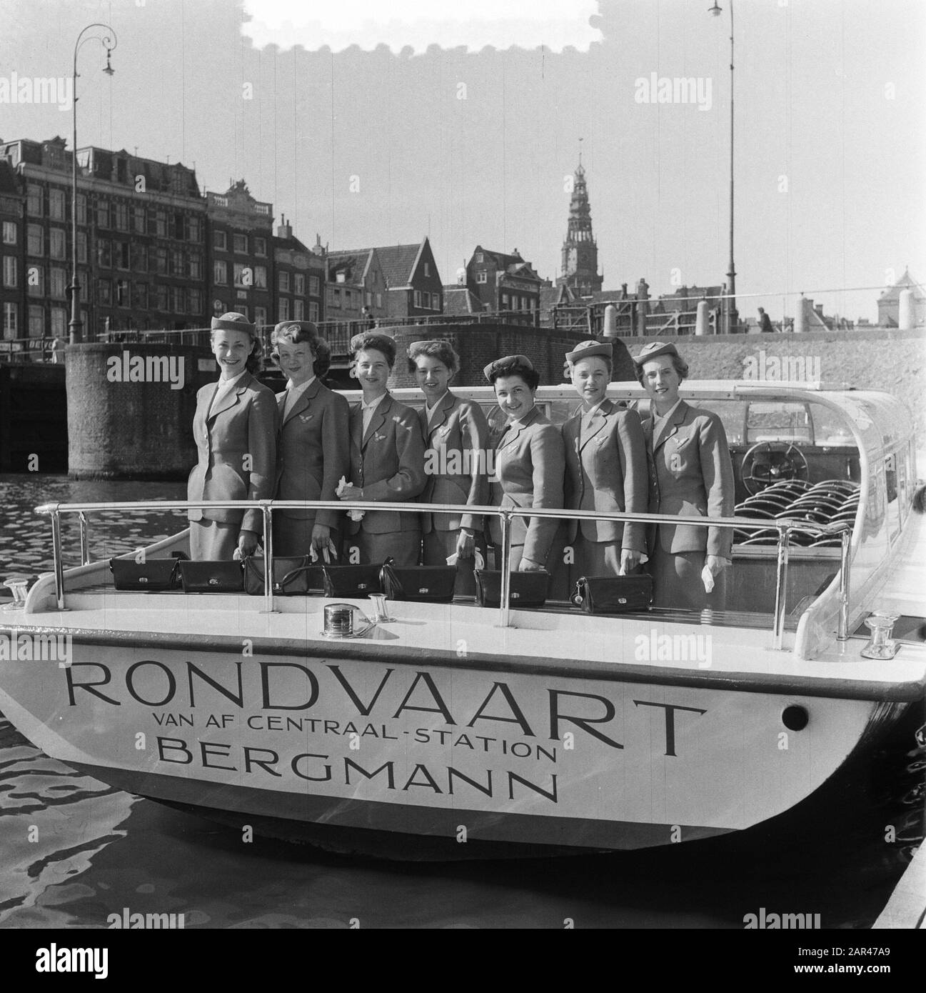 Aufzeichnung der Flugbegleiter Bergmann Kreuzfahrt Datum: 8. Mai 1952 Ort: Amsterdam Schlagwörter: Frauen Stockfoto