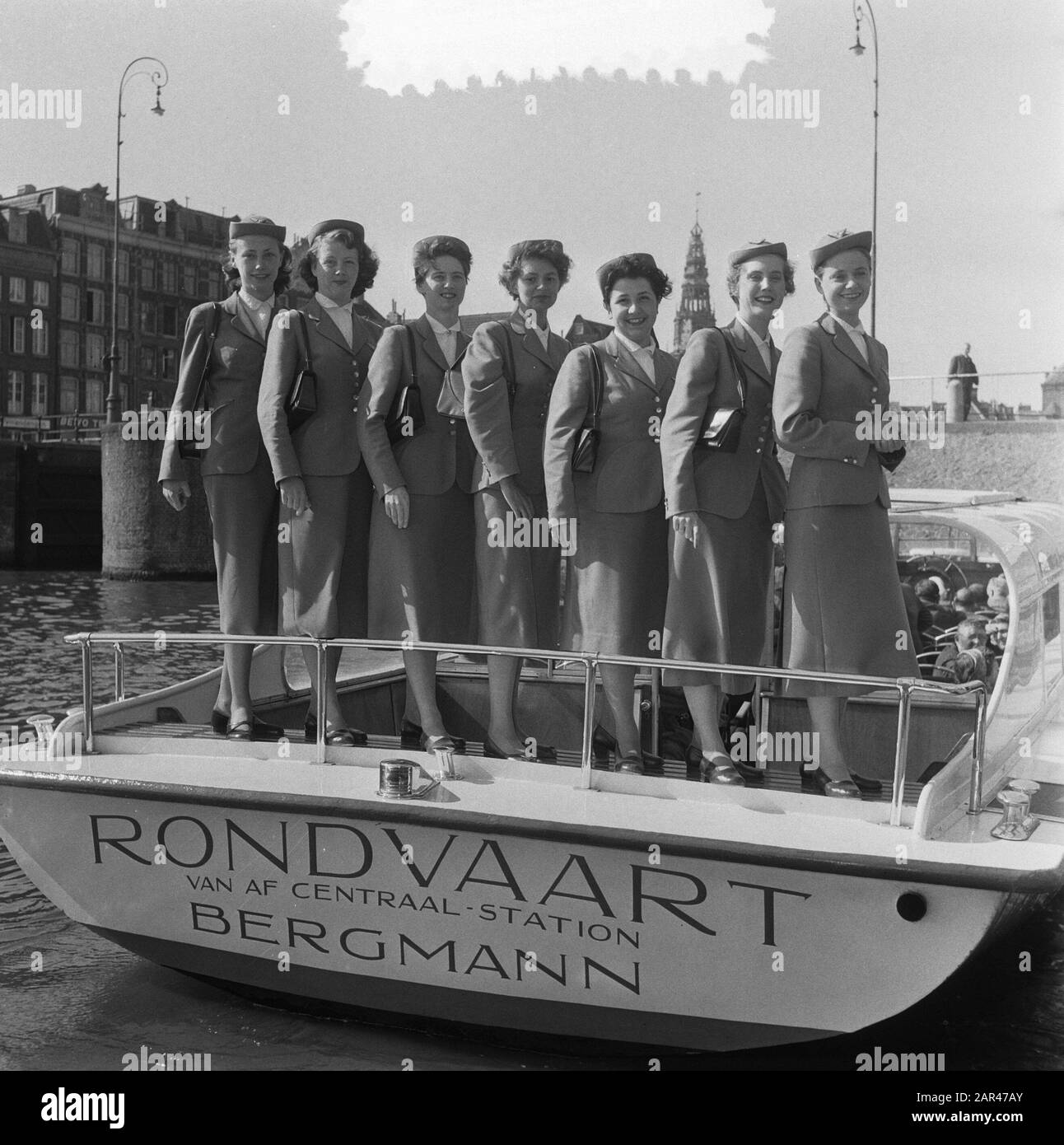 Aufzeichnung der Flugbegleiter Bergmann Kreuzfahrt Datum: 8. Mai 1952 Ort: Amsterdam Schlagwörter: Hostessen, Kreuzfahrten, Frauen Stockfoto