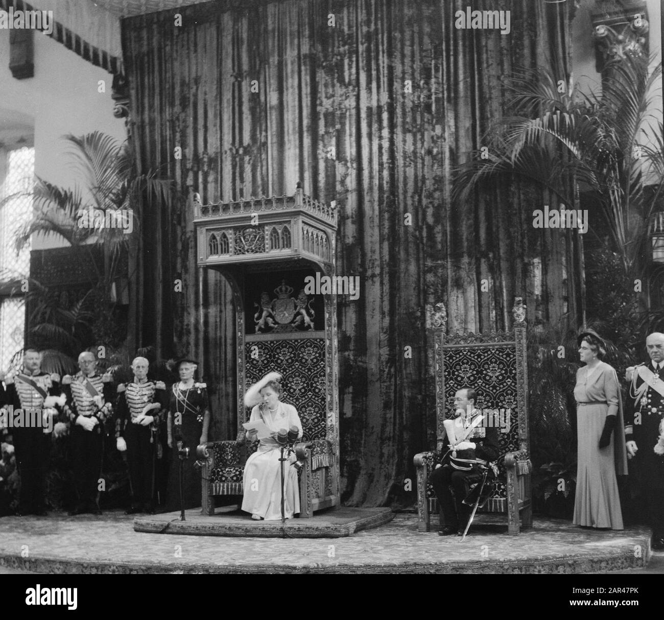 Öffnen Der Status-General-Status. Ridderzaal Thronrede Datum: 16. September 1952 Stichwörter: Eröffnungen, STATEN-GENERAL, THROONREDE Institutionenname: Ridderzaal Stockfoto