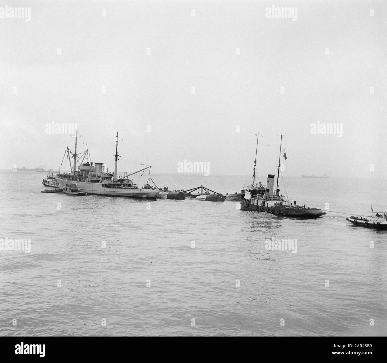 Lichter M. Frau Erve Schottegat (Curacao) Datum: 11. Dezember 1952 Ort: Curacao Schlagwörter: Lichter Personenname: M. Frau M. 'Erve' Stockfoto