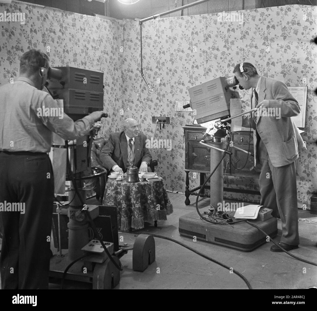 Vara Fernseh-Drama über den Eisenbahnerstreik 1903 Datum: 13. Januar 1953 Schlagwörter: Programme, Fernsehanstalt Name: Vara Stockfoto