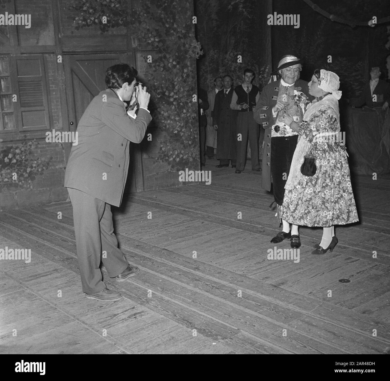 Thomasvaer en Pieterneel im IJ-Tunnel Datum: 1. Januar 1953 Stockfoto