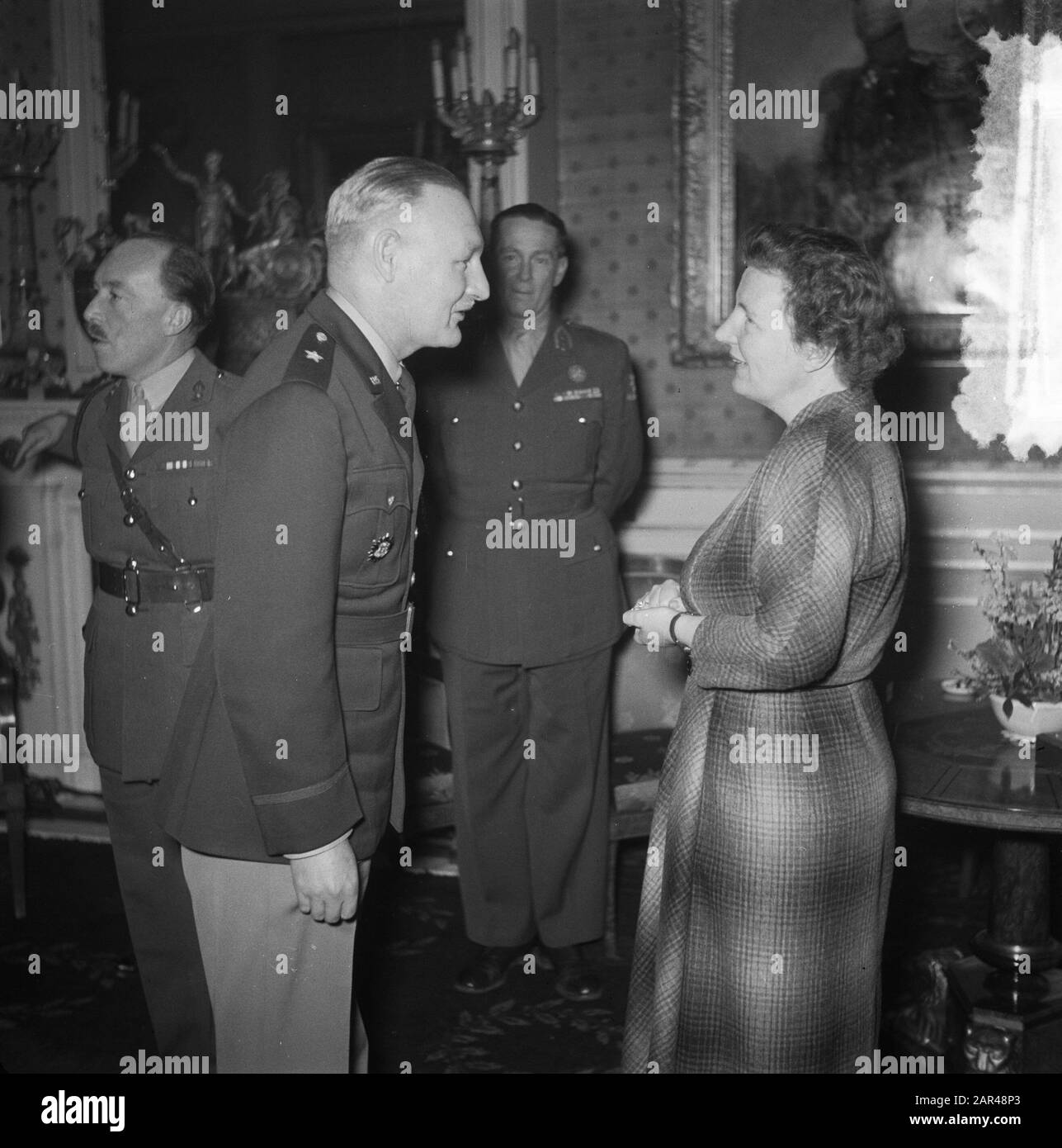 Empfang Soestdijk ausländische Offiziere von Hulpverlen Datum: 18. Februar 1953 Ort: Soestdijk, Utrechter Schlüsselwörter: Belege, Offiziere Stockfoto