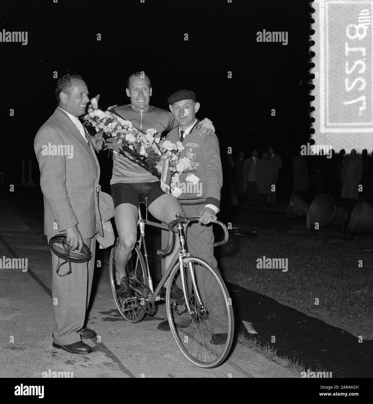 Rad-Weltmeisterschaft Olympiastadion Datum: 4. Juli 1955 Ort: Amsterdam, Noord-Holland Schlagwörter: Sport, Radfahrereinrichtung Name: Olympiastadion Stockfoto