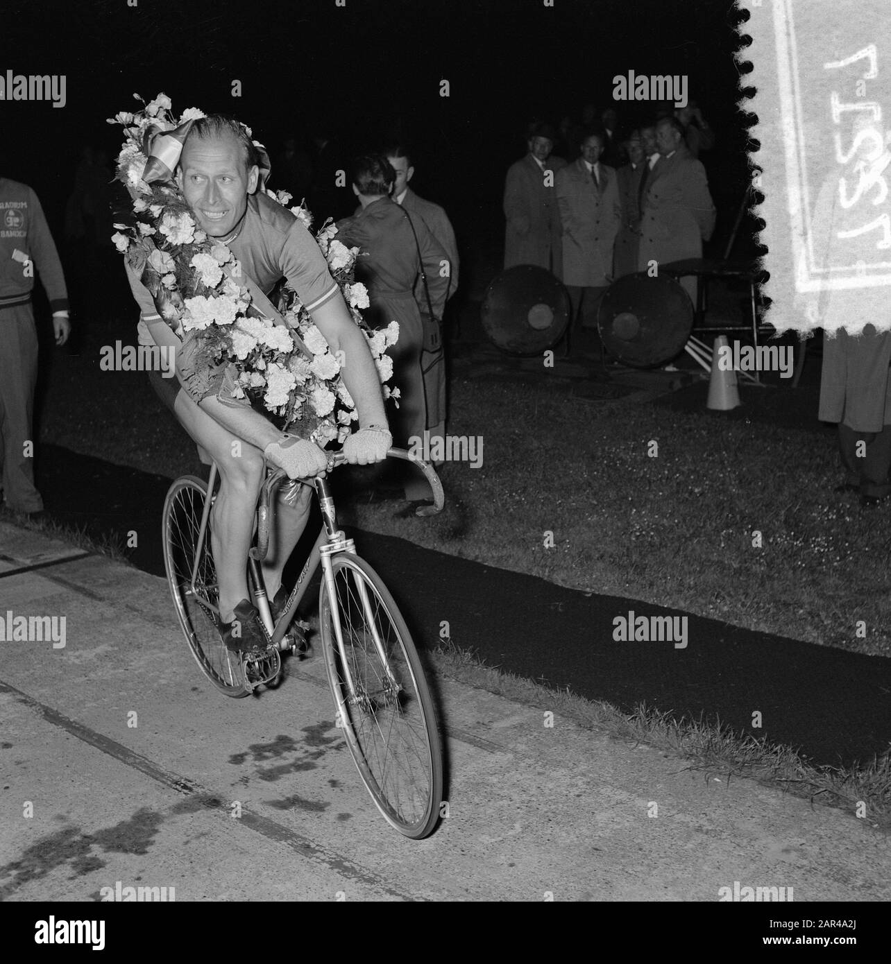 Rad-Weltmeisterschaft Olympiastadion Datum: 4. Juli 1955 Ort: Amsterdam, Noord-Holland Schlagwörter: Sport, Radfahrereinrichtung Name: Olympiastadion Stockfoto