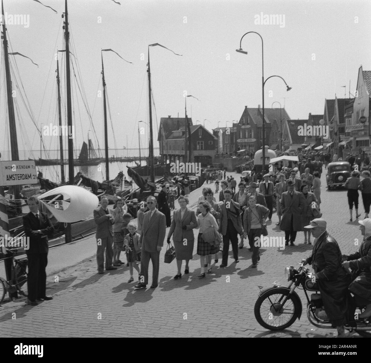 Pfingstdruck am Volendam Datum: 21. Mai 1956 Ort: Noord-Holland, Volendam Stockfoto