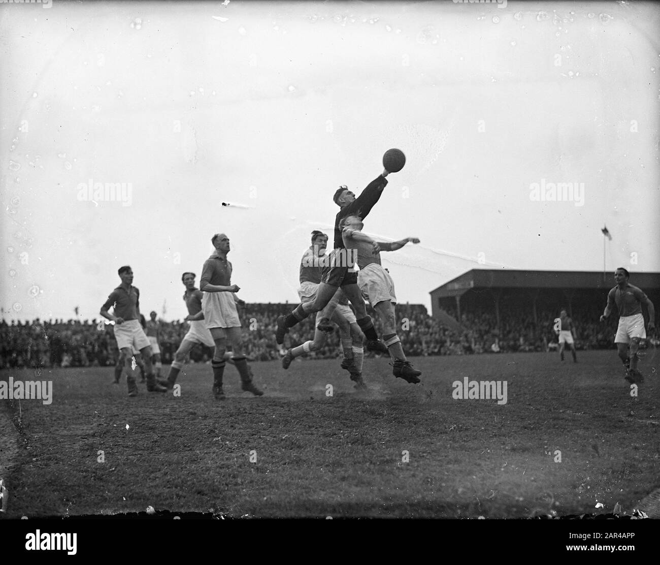 Sturmvogels vs. Volewijckers 1-3 Datum: 17. Mai 1947 Name Der Institution: Petrels, Volewijckers Stockfoto
