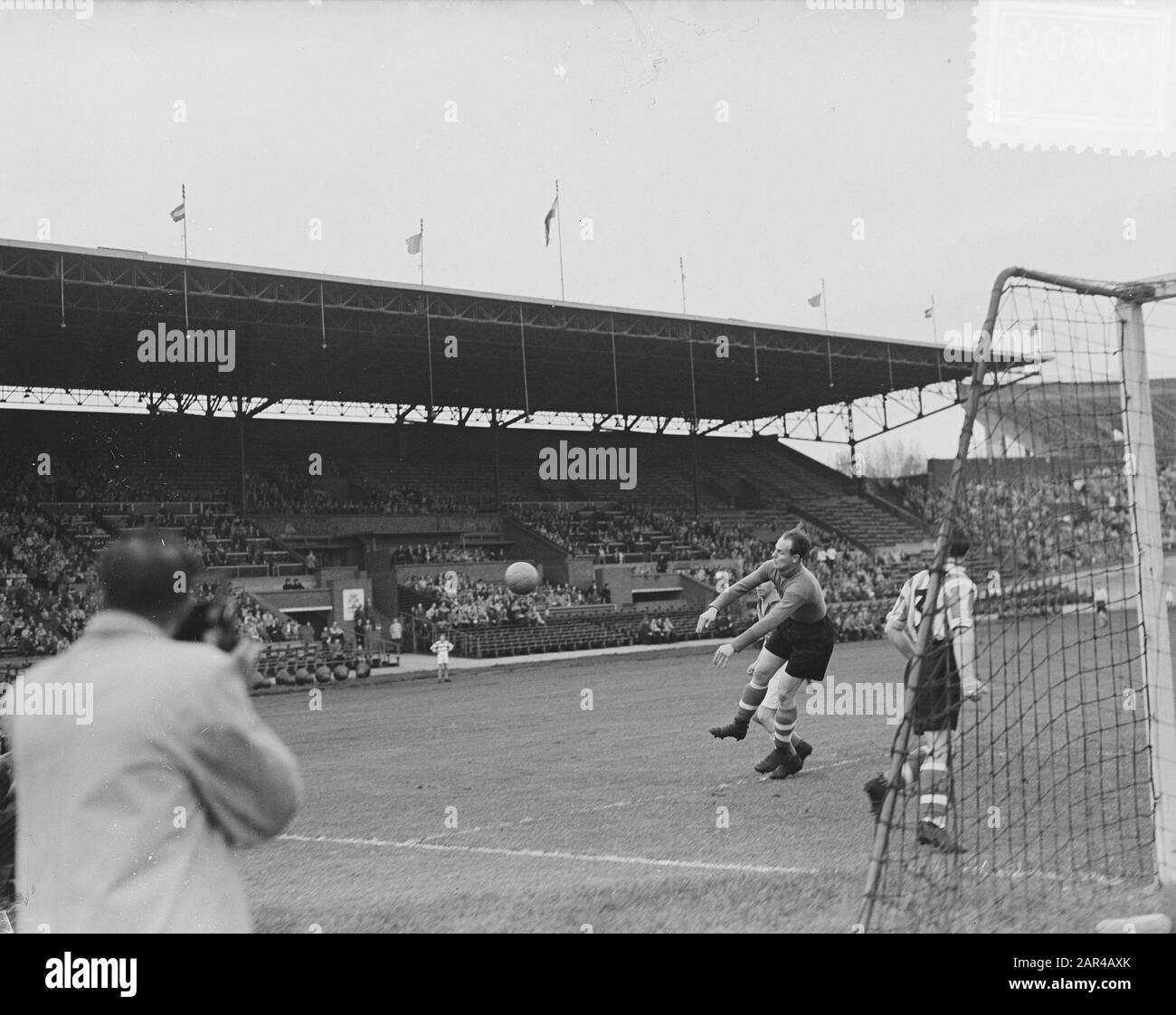 Niederlande (B) gegen Sunderland 3-7 Keper Mapson in Aktion Datum: 6. Mai 1952 Schlüsselwörter: Sport, Fußball Stockfoto