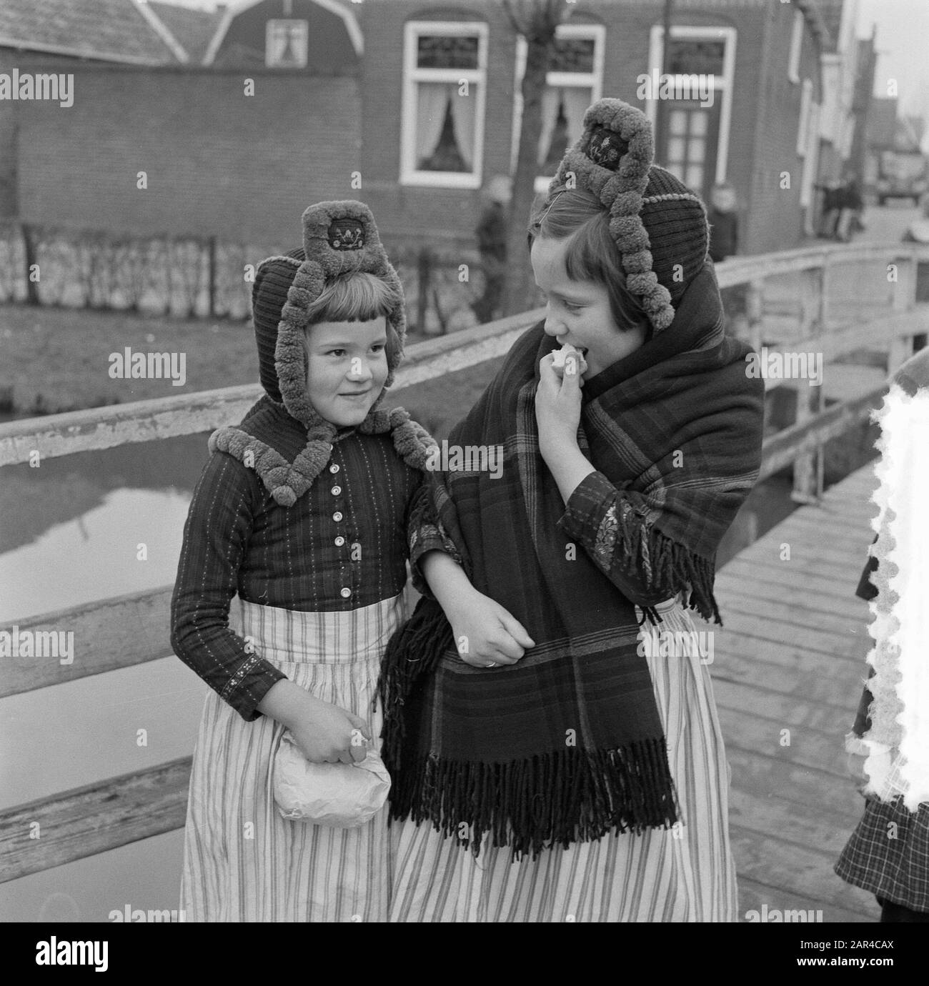 Serie Volendam Datum: 8. Februar 1957 Ort: Noord-Holland, Volendam Schlüsselwörter: Serie Stockfoto