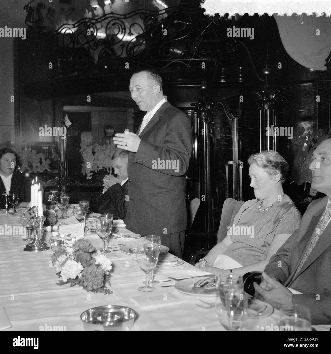 Empfang Novak Datum: 1. April 1957 Schlüsselwörter: Empfänge Institution Name: Novak Stockfoto