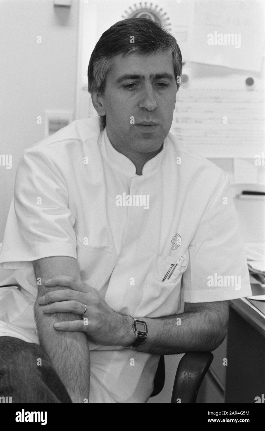 Dr. Dammer, Aids-Experte im Amsterdamer Ärztezentrum Ärzte, Dammer Datum: 15. März 1989 Standort: Amsterdam, Noord-Holland Schlüsselwörter: Ärzte, Ärzte Personenname: Dammer Stockfoto