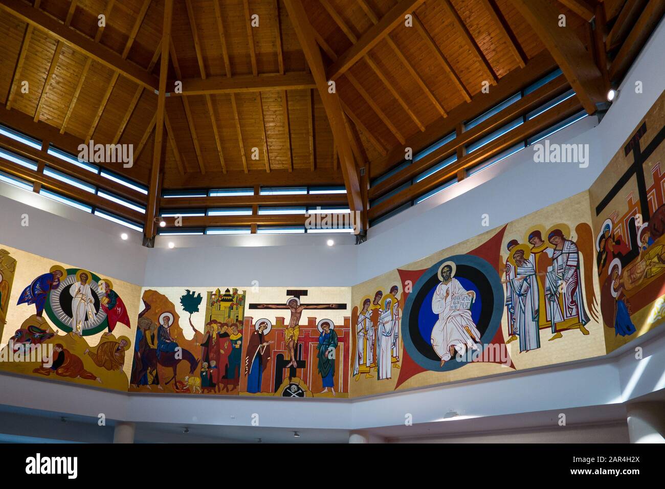 Kirche Innere Heilig-Familie-Kirche von Nazaret in Troina Enna, Sizilien Stockfoto Kirche Innere Heilig-Familie-Kirche von Nazaret in Troina Enna, Sizilien Stockfoto