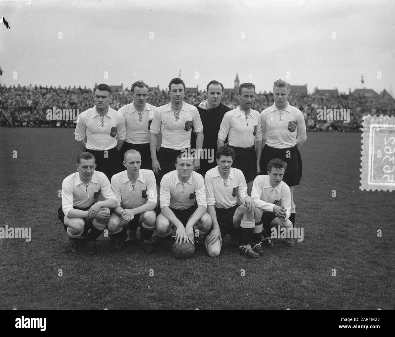 Fußballspiel Ostholländer gegen Nordost-Frankreich in Enschede. Elftal Oost-Nederland Datum: 29. März 1953 Ort: Enschede Schlagwörter: Mannschaften, Sport, Fußball Stockfoto