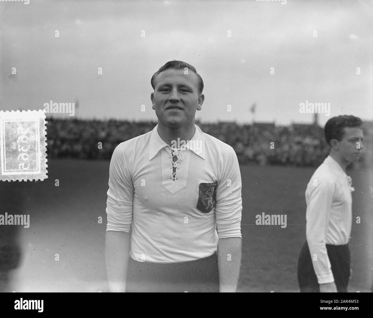 Fußballspiel Ostholländer gegen Nordost-Frankreich in Enschede. Wim Bleijenberg vom Verein Rigtersbleek Datum: 29. März 1953 Ort: Enschede Schlagwörter: Porträts, Sport, Fußball Personenname: Bleijenberg Wim Stockfoto