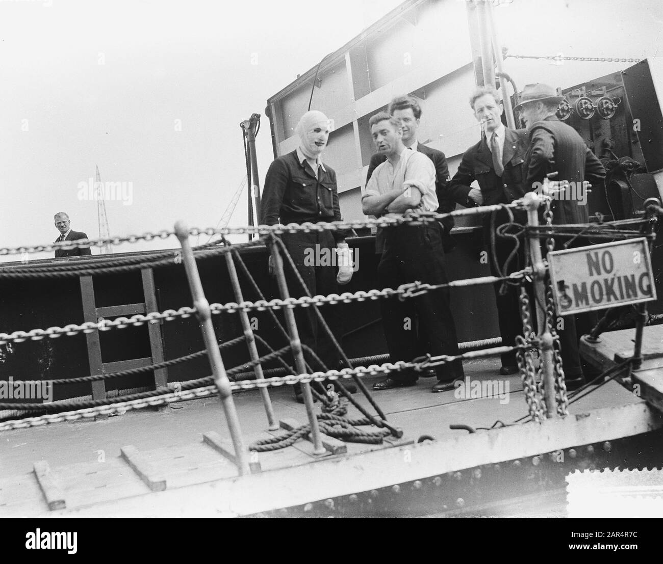 Kesselexplosion in der englischen Achterbahn Swift van Handelsk. Amsterdam Datum: 22.Juni 1953 Ort: Amsterdam, Noord-Holland Schlagwörter: Untersetzer Stockfoto