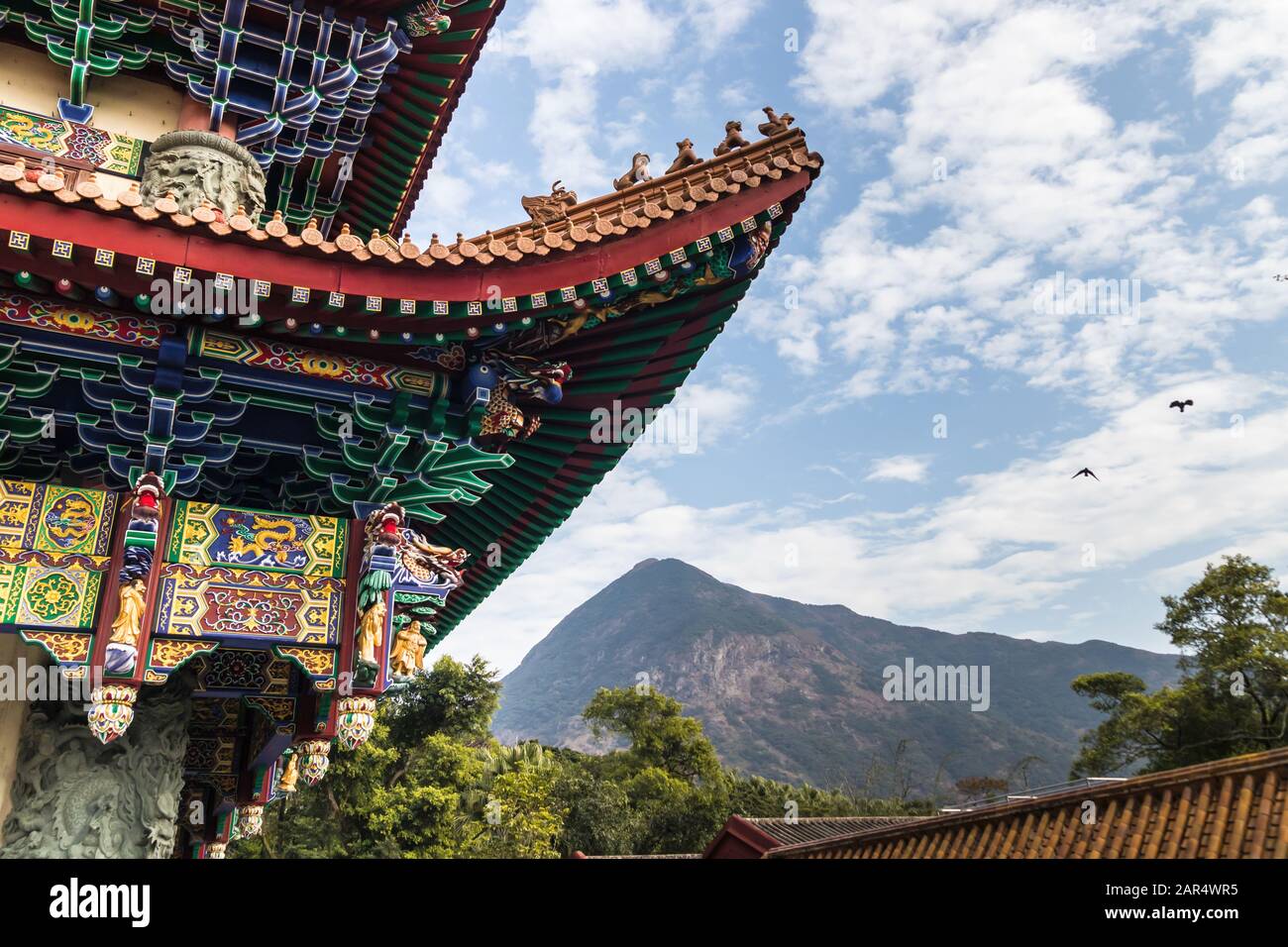 Ein Fragment des äußeren der großen Halle der Zehntausend Buddhas, Kloster Po Lin, Insel Lantau, Hongkong Stockfoto