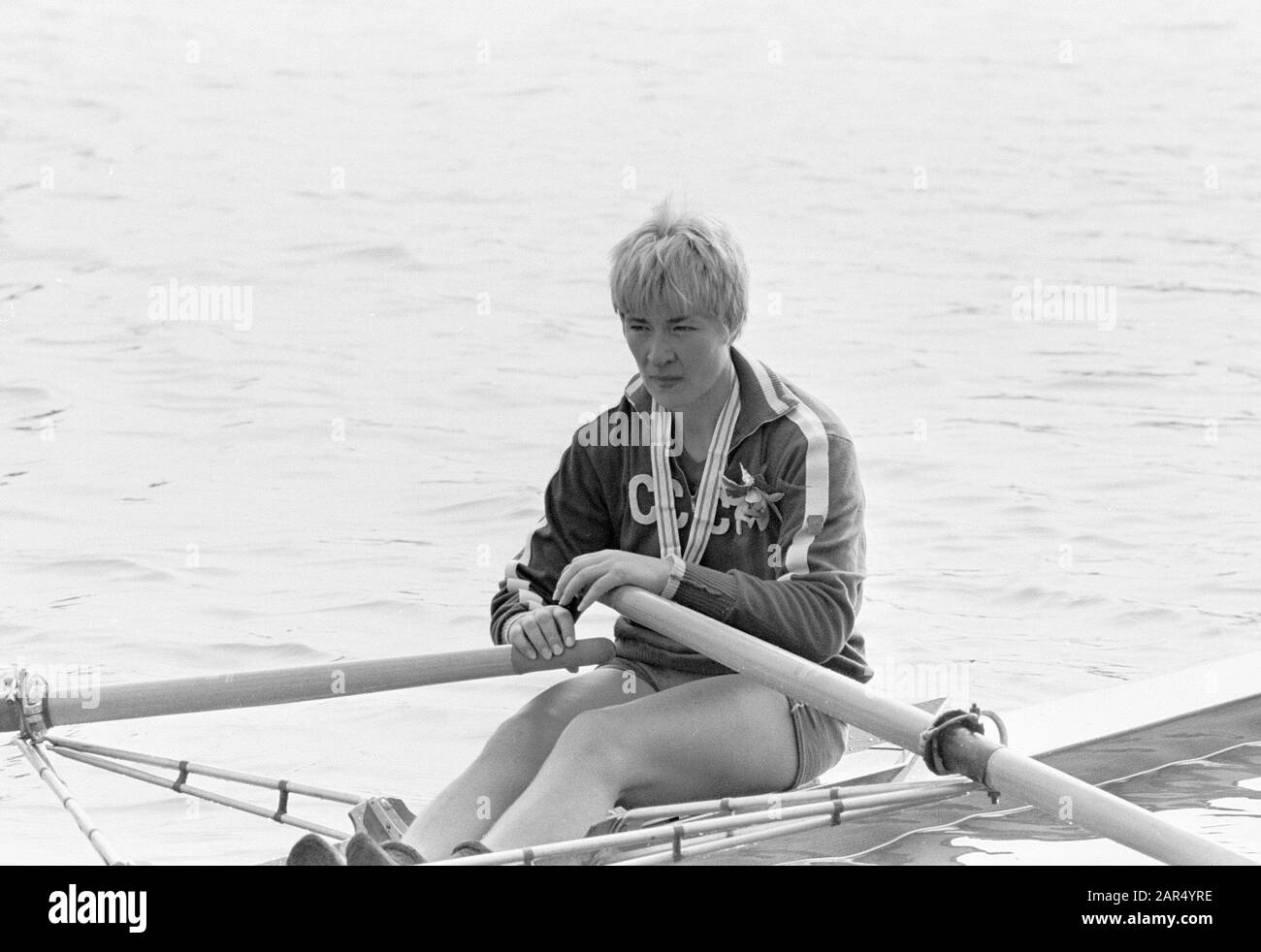 Ruder-Europameisterschaften Der Frauen 1966, Galina Konstantinova mit Medaille und Blume, Gewinnerin Nummer skif; Stockfoto