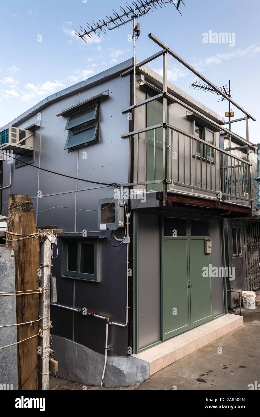 Wohnhaus mit Zinn im Dorf Tai O, Tai O Island, Hongkong Stockfoto