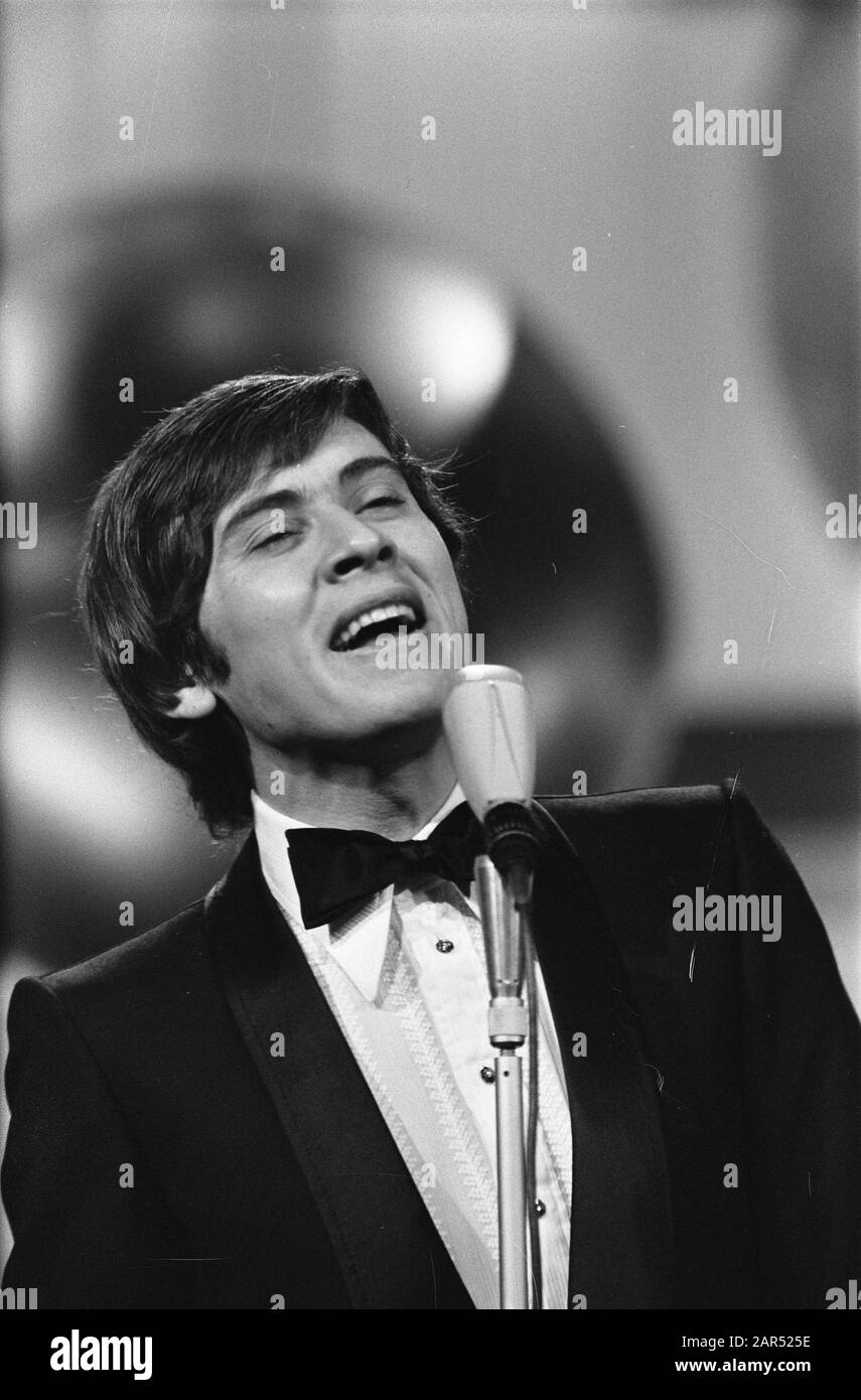 Eurovision Song Contest 1970 in RAI Amsterdam Gianni Morandi (Italien) Datum: 21. März 1970 Ort: Amsterdam Schlagwörter: Künstler, Songfestivals, Sänger persönlicher Name: Morandi, Gianni Institution Name: Eurovision Song Festival Stockfoto