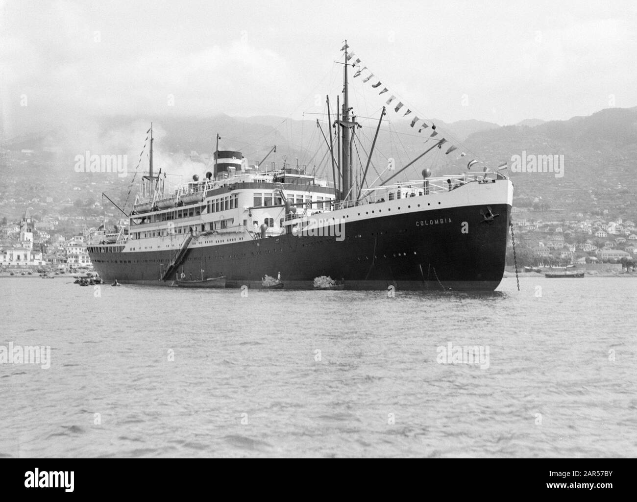 Kolumbien Das Kreuzfahrtschiff MS Kolumbien der K.N.S.M. im Hafen von Funchal, Madeira Datum: 1934 Ort: Funchal, Madeira, Portugal Schlüsselwörter: Häfen, Schiffe Name Der Einrichtung: Kolumbien, KNSM Stockfoto