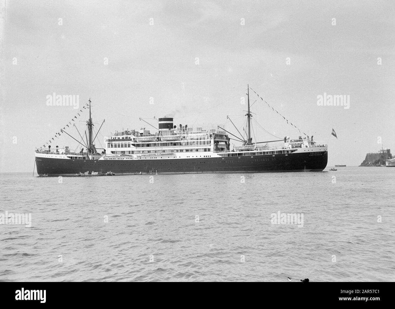 Kolumbien Das Kreuzfahrtschiff MS Colombia der K.N.S.M. im Hafen von Funchal, Madeira Datum: 1. Januar 1934 Standort: Funchal, Madeira, Portugal Schlüsselwörter: Häfen, Schiffe Name Der Einrichtung: Kolumbien, KNSM Stockfoto