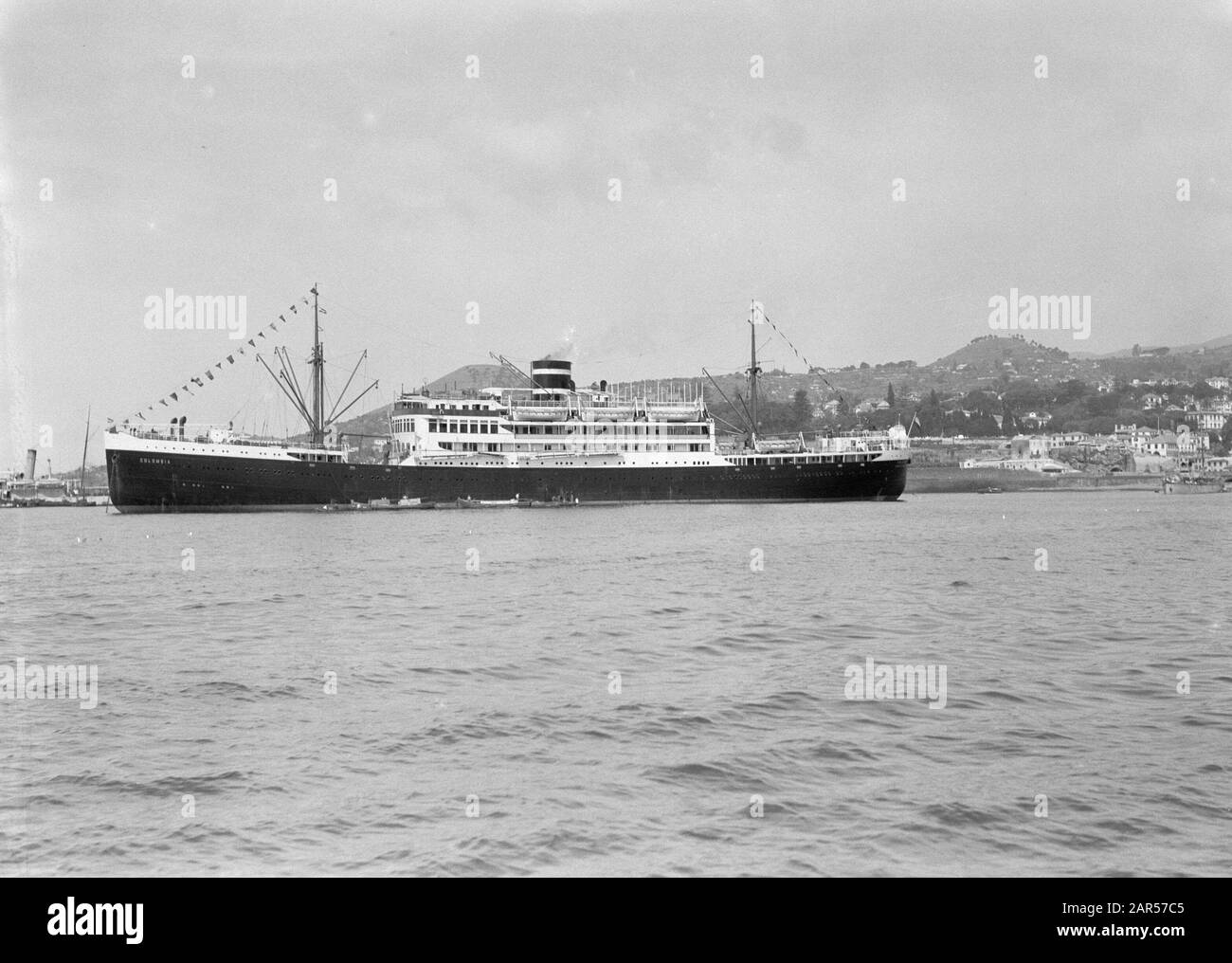 Kolumbien Das Kreuzfahrtschiff MS Kolumbien der K.N.S.M. im Hafen von Funchal, Madeira Datum: 1934 Ort: Funchal, Madeira, Portugal Schlüsselwörter: Häfen, Schiffe Name Der Einrichtung: Kolumbien, KNSM Stockfoto