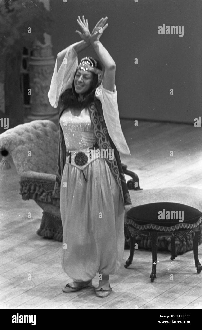 TV-Programm Als die alten sangen, squeak den Jungen Hetty Blok als türkischen Gastarbeiter Datum: 4. Oktober 1968 Schlüsselwörter: TV-Shows, Schauspielerinnen persönlicher Name: Block, Hetty Stockfoto