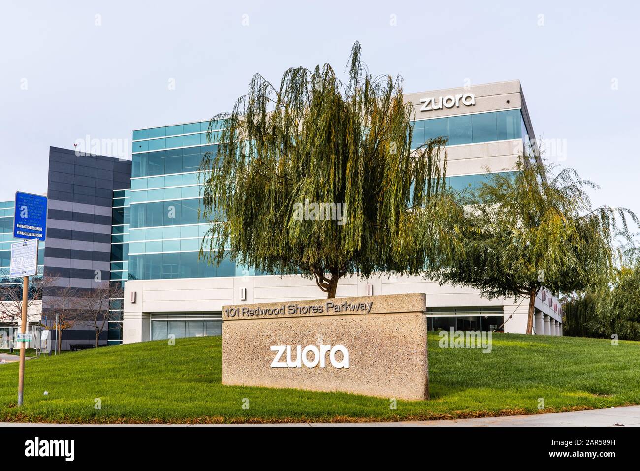 20. Dezember 2019 Redwood City/CA/USA - Die neue Zuora-Zentrale im Silicon Valley; Zuoras Software ist darauf ausgelegt, die wiederkehrende Abrechnung zu automatisieren, colle Stockfoto