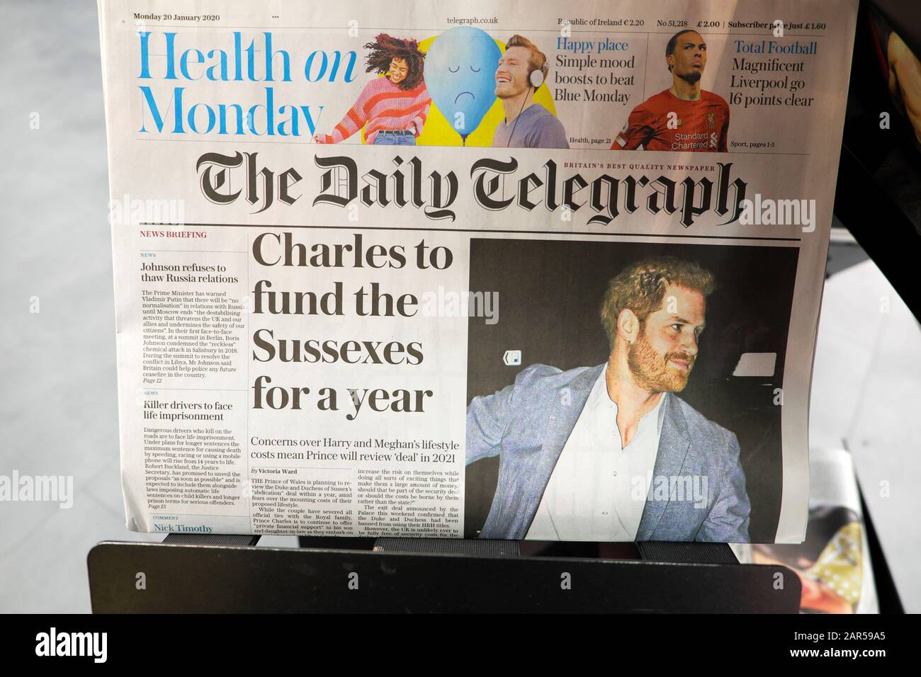 The Daily Telegraph - Titelzeile auf der Titelseite "Charles to Funds the Susbriens for a Year" Prinz Harry Herzog von Sussex London England Großbritannien 20. Januar 2020 Stockfoto